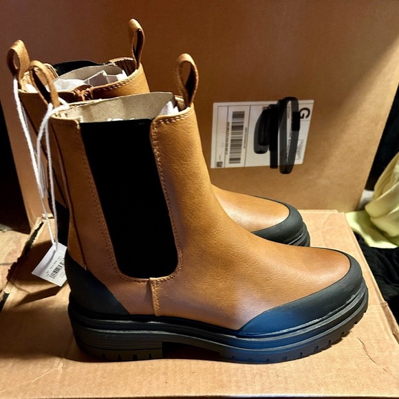 New Brown and Black Ankle Boots - Picture 7 of 7